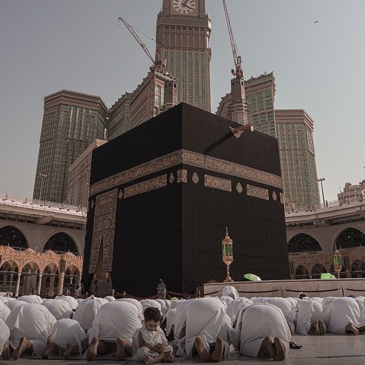 بعث الله سبحانه وتعالى سيدنا نوح عليه السلام في قومه لدعوتهم إلى التوحيد وعبادةِ الله وحده، وإنذ